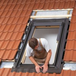 Raccord fenêtre de toit VELUX EDW 2000 sur tuiles haut relief raccord d'étanchéité pour tuile de 1,5 à 12 cm, kit d'isolation inclus