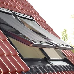 Store anti-chaleur extérieur VELUX noir 3