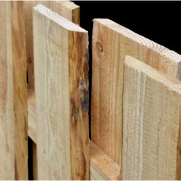 Clôture brise-vue à planches en 5