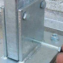 Platine de fixation pour clôture 4