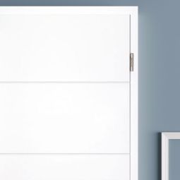 Porte de chambre blanche avec 3