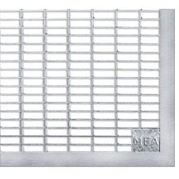 Grille caillebotis maille 30/10 mm praticable en voiture pour cours anglaises MEA de largeur 80 cm profondeur grille : 40 cm