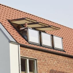 CABRIO VELUX GDL Verrière balcon en bois ENERGIE PLUS triple vitrage à faible consommation d'énergie