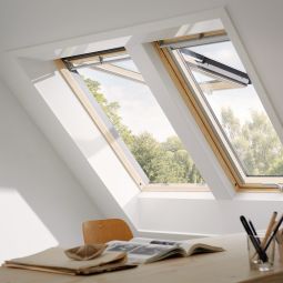 
VELUX Fenêtre de toit à projection GPL 3067 bois clair vernis ENERGIE isolation thermique Triple vitrage