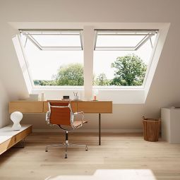 Fenêtre de toit à projection électrique VELUX INTEGRA® GPU Thermo EverFinish polyuréthane (007021) double vitrage