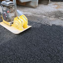 Asphalte à froid BIGUMA Aquabit 0/5 seau plastique dga seau 25 kg de mélange haute performance pour la réparation des dommages sur toutes les chaussées