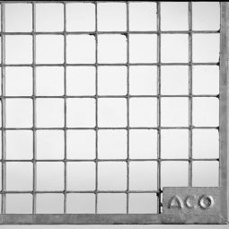Grille caillebotis maille 30/30 mm pour courettes d'aérations ACO accessible à pied