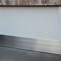 Kit Protection mobile contre les inondations XLarge MASYS HOWA KIT - Système de barrage anti-eau extra grand
 3 profilés creux en aluminium de 20 cm de hauteur, jusqu'à 3,0 m de largeur, montage rapide, stables et réutilisables
