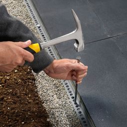 Agrafes métalliques pour fixation ferax steinfix 7,6x230 mm pour une fixation simple et rapide de tous les profils steinfix, quantité suffisante pour 20 mètres linéaires
