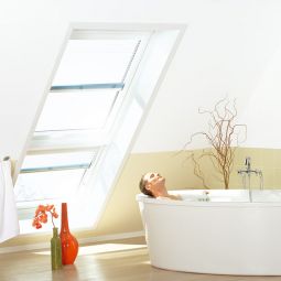 Verrière plane double VELUX EverFinish vitrage ENERGIE PLUS en kit kit complèt constitué de: Fenêtre de toit à projection et rotation triple vitrage énergétique, élément supplémentaire, raccord finition , élément d´extention